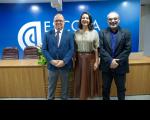 Foto mostra três pessoas. Ao centro a juíza e coordenadora pedagógica da Ejud Carolina Burlamaqui, ao lado direito o juiz Paulo Mont´Alverne e na esquerda o palestrante juiz Jorge Alberto Araújo do TRT-14