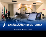 Arte feita com foto do Tribunal Pleno e a informação; CANCELAMENTO DE PAUTA