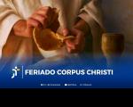 Arte com uma imagem simbólica de um pessoa repartindo um pão. Em destaque a informação: FERIADO CORPUS CHRISTI